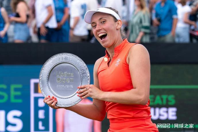 由于将近一, 年冠军是美, Barbi 由于将近一, 年冠军是美, Barbi